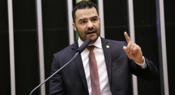 Podemos desfilia Arthur do Val, que anuncia saída de MBL